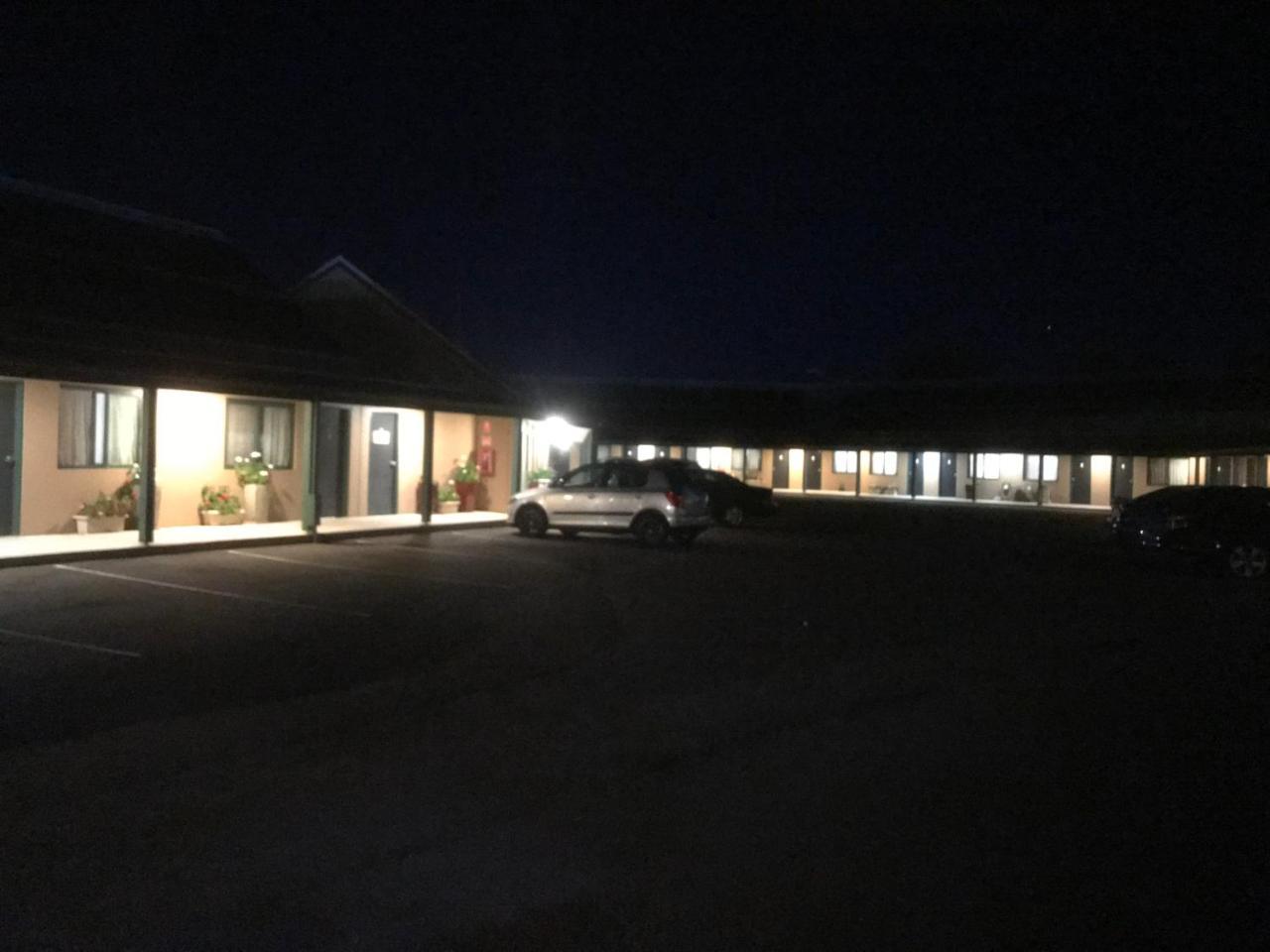 The Bakehouse Motel Гоулбёрн Экстерьер фото
